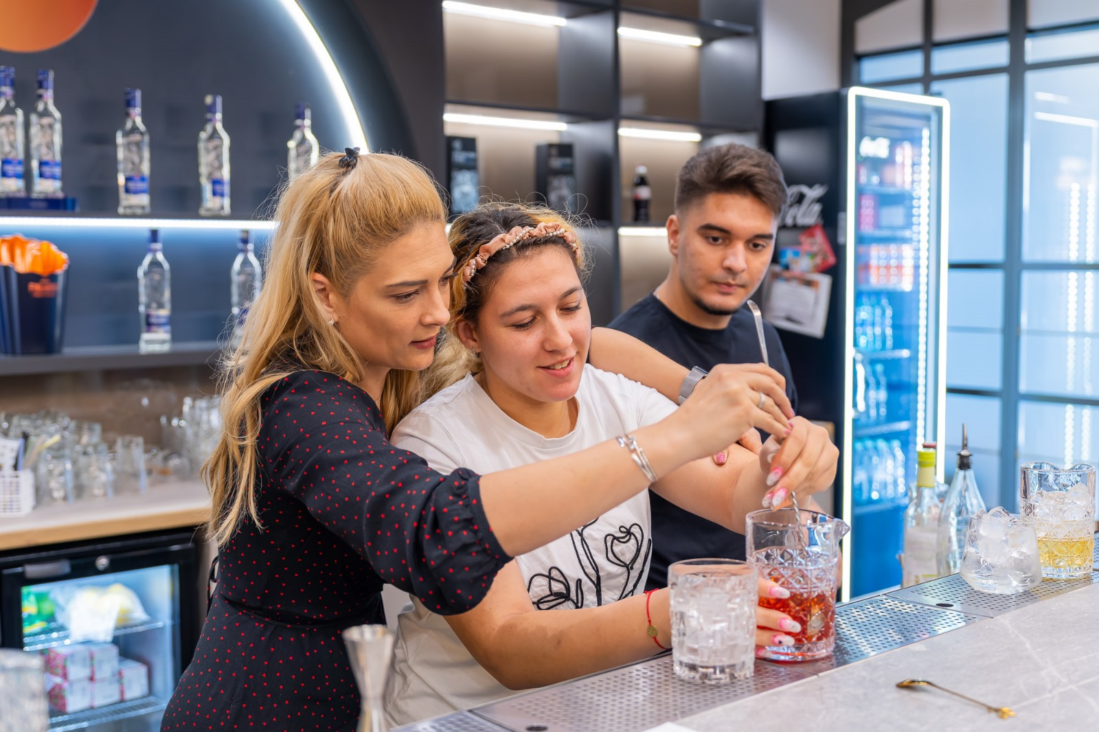 Barmasters Empowered: Un proiect de educație pentru tinerii vulnerabili, inițiat de Coca-Cola HBC și The Social Incubator