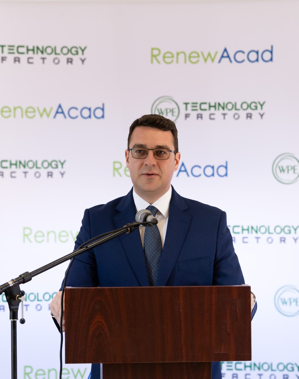 RenewAcad a demarat în Valea Jiului înființarea unei fabrici de asamblare componente pentru industria regenerabilelor, în valoare de 10 milioane euro